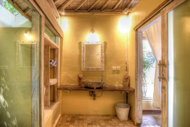 غرفة ديلوكس بسرير كينج وسرير فردي بغرفة نوم واحدة بمسبح خاص، LES VILLAS OTTALIA GILI MENO 2/4