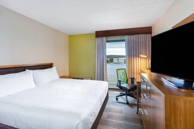 جناح لذوي الإعاقة، Holiday Inn Express Hotel Suites King of Prussia 1/1