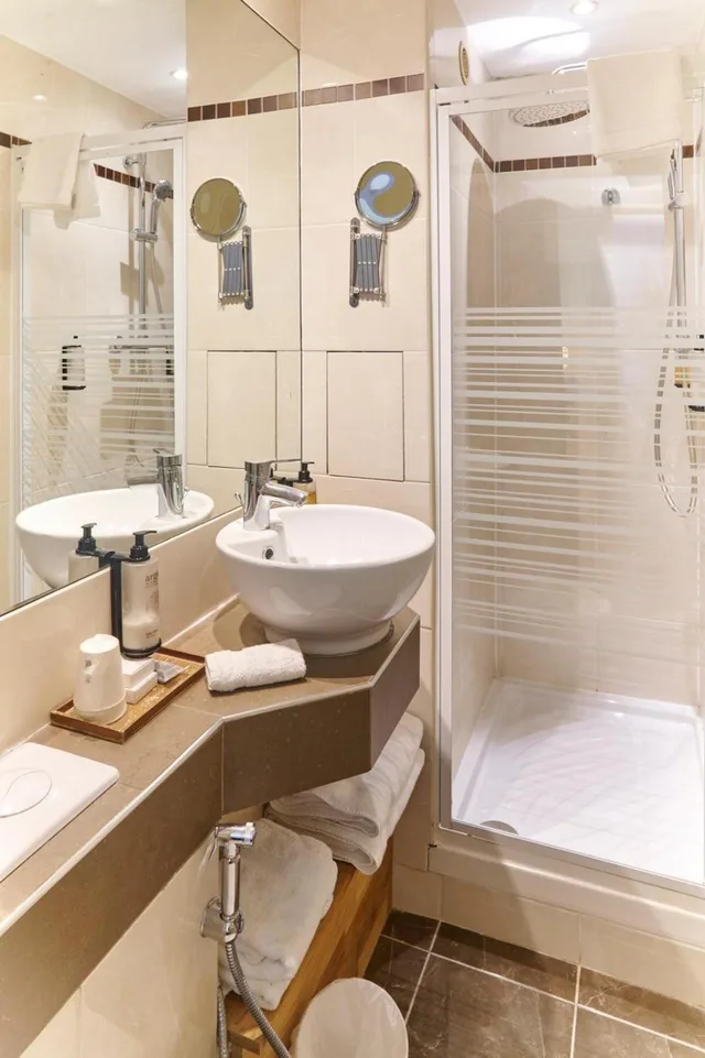 غرفة ثلاثية، Hotel Poussin 5/5
