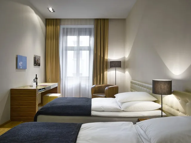 غرفة ديلوكس بسرير كينج، The Icon Hotel And Lounge 1/10