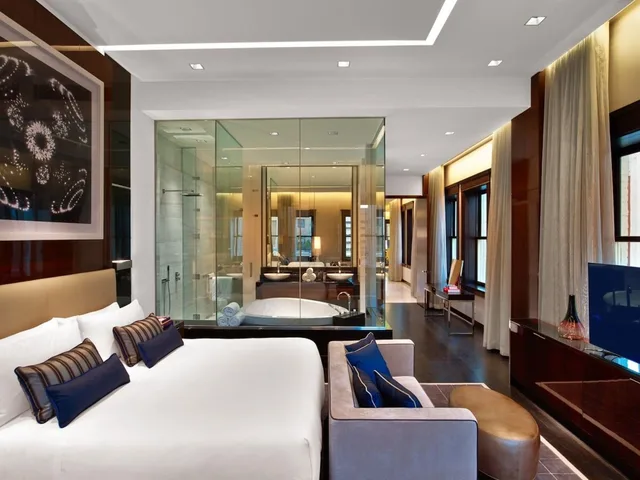 Loft, Lumen, Penthouse، The Joule 1/2