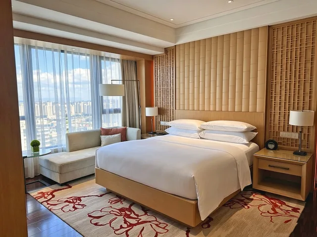 غرفة ديلوكس بإطلالة على المدينة مفردة بسرير كينج للمدخنين، Zhuhai Marriott Hotel 2/7