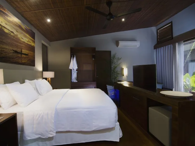 جناح بسرير كوين، Hotel Komune and Beach Club Bali 4/10