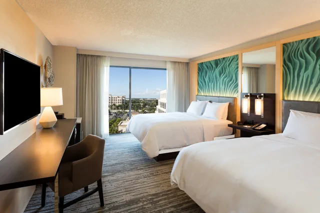 Club, King Bed, Skyline View, Sofa, Top Floor، Boca Raton Marriott At Bocacenterhotel 7/10