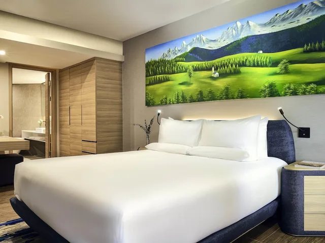 Executive, Suite, King Bed, City View, Club Lounge Access, Novotel Hanoi Thai Ha 1/9