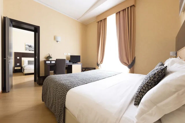 غرفة عائلية بسريرين مزدوجين، Hotel Naples 2/4