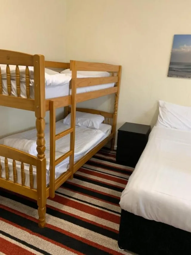 غرفة سوبيريور رباعية بسرير مزدوج وسرير بطابقين، OYO Wave Crest Hotel 2/3