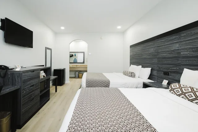 غرفة بسريرين كوين، Sapphire Inn & Suites- Deer Park 4/10