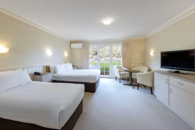 غرفة بريميير بسرير كوين وسرير فردي، Best Western Olde Maritime Motor Inn 2/5