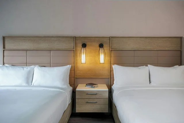 Deluxe, 2 Queen Beds, Terrace, Renaissance St Augustine Historic Downtown Hotel 2/4