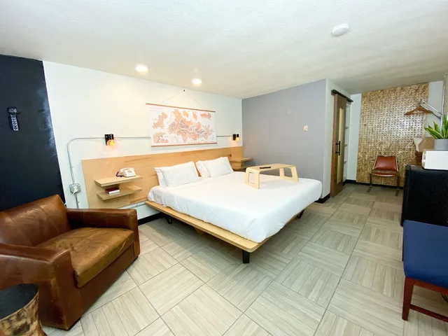 Standard, King Bed, Pet Friendly, University Inn 1/4
