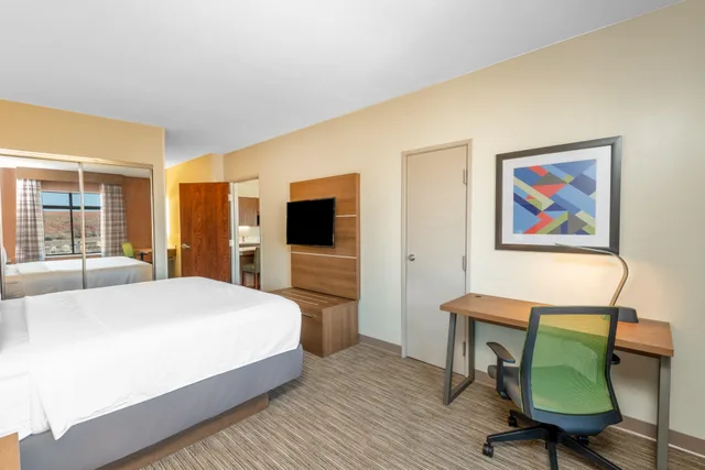 جناح، Holiday Inn Express Hotel Suites St George North 2/2