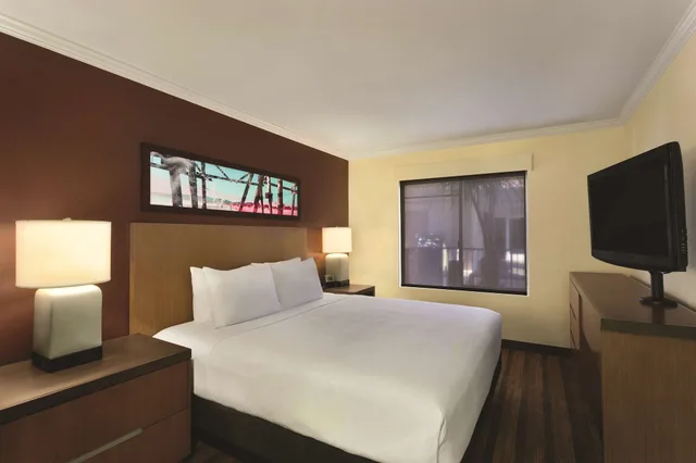 Room, King Bed, Accessible, Hyatt House San Diego Sorrento Mesa 2/4