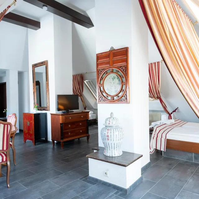 جناح، Hotel Astoria Am Urachplatz 8/10