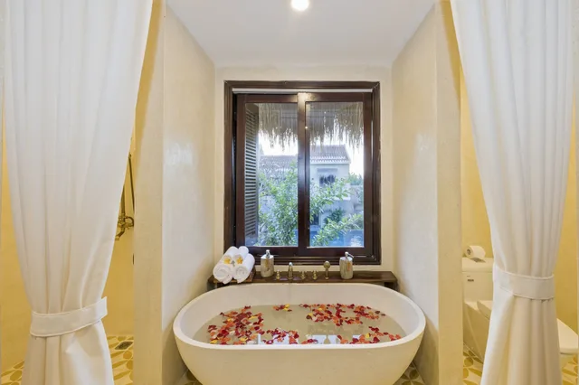 جناح تنفيذي بسرير كينج بحوض استحمام، Zest Villas And Spa Hoi An 2/2