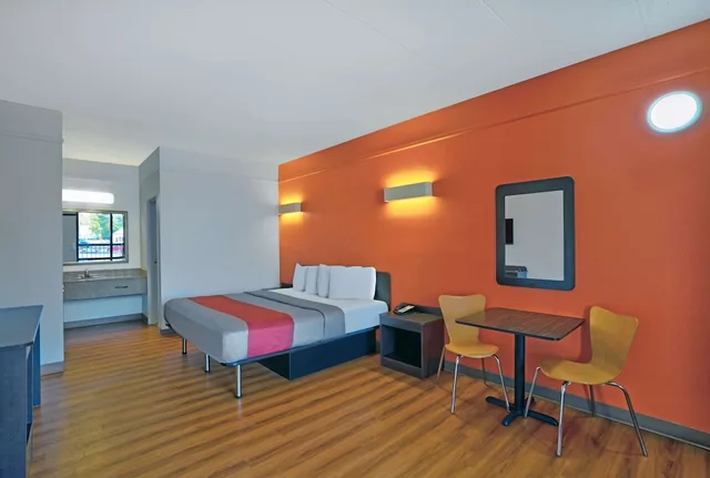 غرفة قياسية بسرير كينج للمدخنين، Motel6 Seaford, DE 6/9