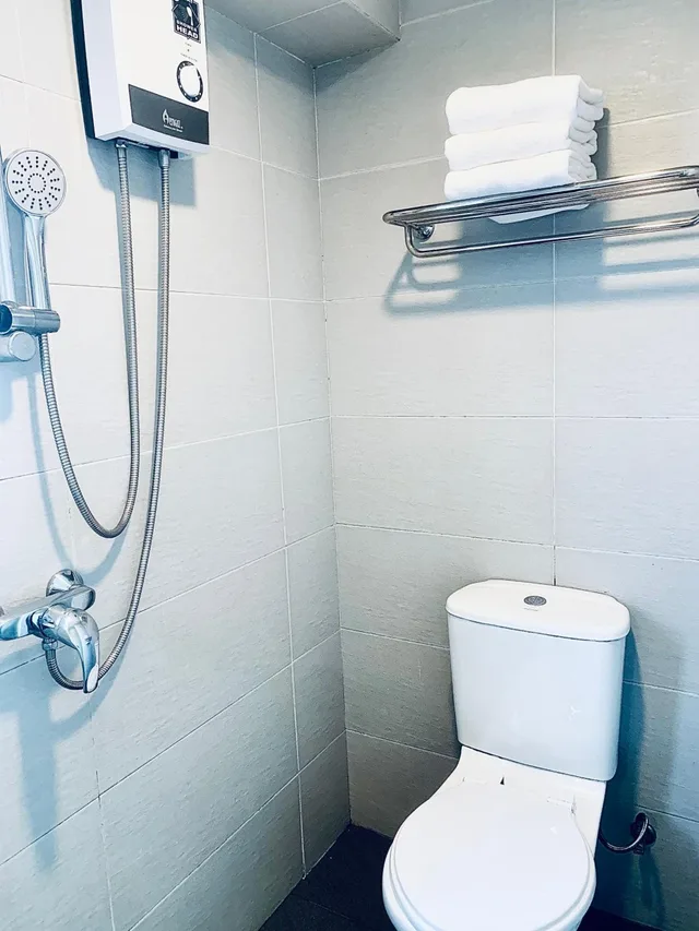 Family Suite, Double and Twin Beds, No Window، Sandpiper Hotel 5/5