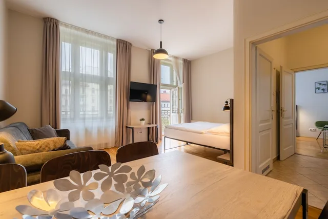 شقة بسريرين كوين بشرفة مع أريكة، EA ApartHotel Melantrich 3/5