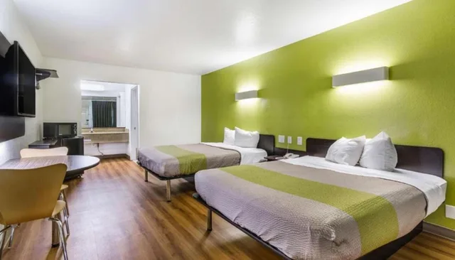غرفة بسريرين كوين لذوي الإعاقة، Motel6 San Marcos, TX - North 1/7