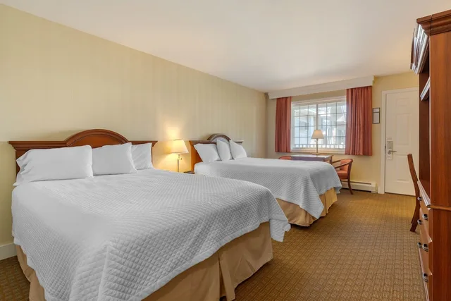 Superior, 2 Queen Beds, Ogunquit Hotel 2/10