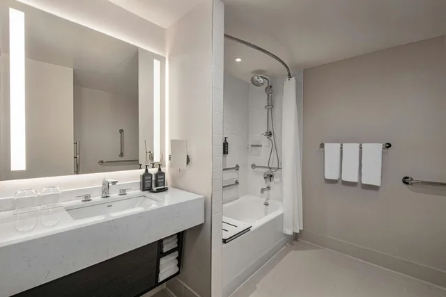 Executive, King Bed, Club Floor، Sheraton LaGuardia East Hotel 5/8