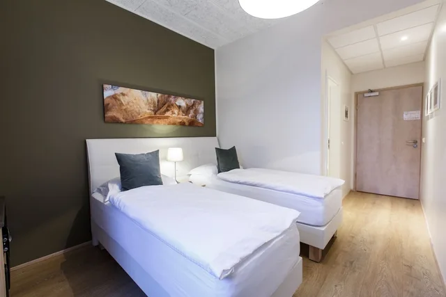 غرفة بسريرين منفصلين بحمام خاص، Centrum Hotel 3/10