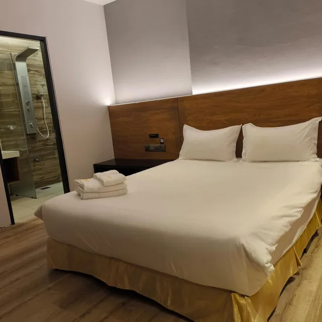 Deluxe, Double Bed, No Window، Roxy Hotel Padungan 2/7