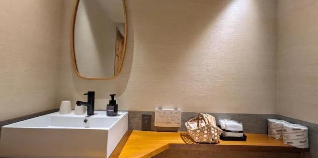 غرفة عائلية بسريرين مزدوجين مع أريكة، HOTEL TOMOS ASAKUSA 5/7