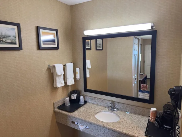 Upgrade, 2 Queen Beds، Comfort Inn On The Bay 10/10