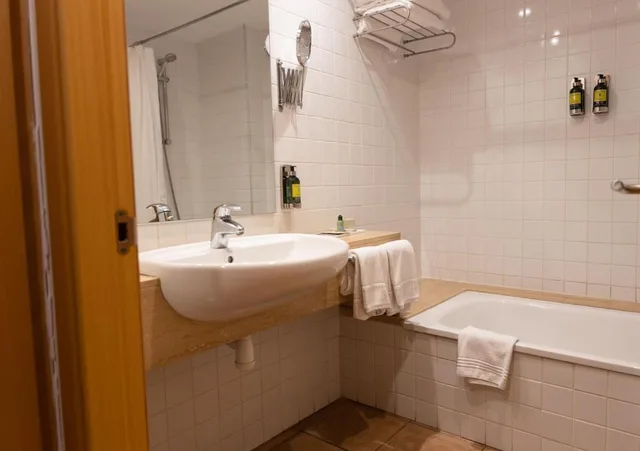 جناح جونيور بإطلالة على المسبح، NM Suites 3/4
