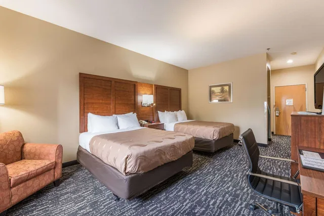 غرفة بسريرين مزدوجين لذوي الإعاقة، Quality Inn & Suites Hendersonville Flat Rock 2/5