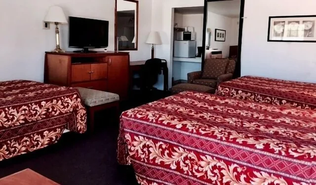 غرفة ديلوكس ثلاثية بسريرين مزدوجين، Maple Inn Suites 1/2