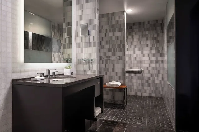 غرفة ديلوكس بسريرين كوين بإطلالة على المدينة، THE RITZ-CARLTON LOS ANGELES 9/10