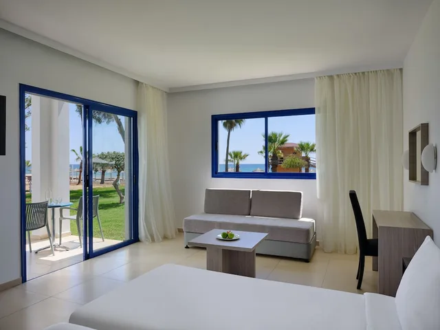 Room, Twin Beds, Inland View, Sofa، Atlantica Callisto 2/10