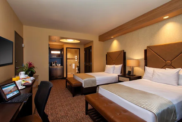 غرفة تقليدية بسرير كوين، Twin Arrows Navajo Casino Resort 2/6