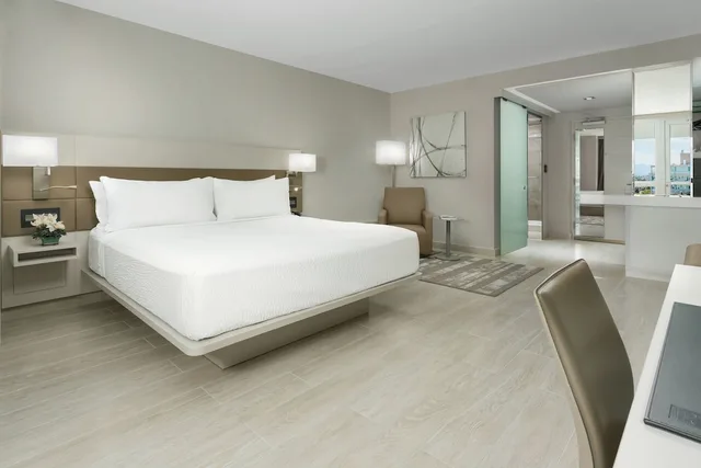 Room, King Bed, Balcony, Ac Hotel By Marriott San Juan Condado 2/4