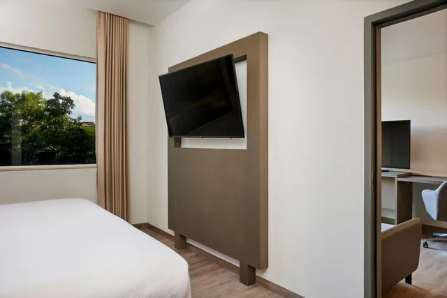 2 Bedrooms, Suite, Partial Golf View, Balcony، Residence Inn by Marriott Playa del Carmen 5/7