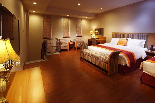 Imperial, Duplex, Suite, 1 King and 1 Single Beds، Royal Garden Hotel 1/2
