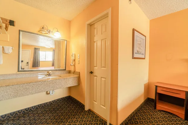 غرفة بسرير كينج لغير المدخنين، OYO Budget Inn Falfurrias Hwy 281 7/9