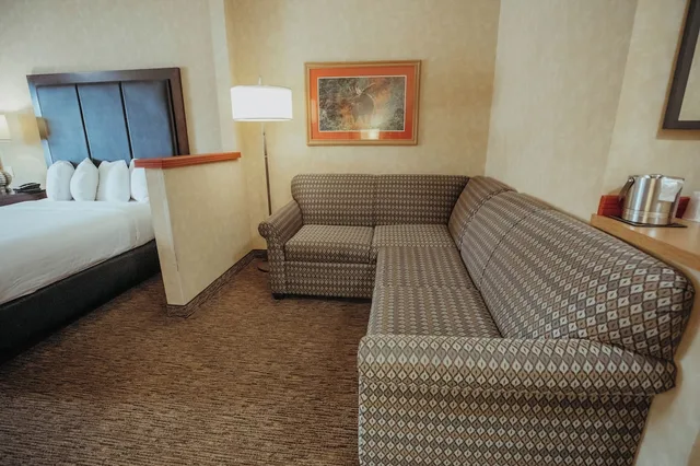 غرفة قياسية بسريرين كوين مع أريكة، Wildwood Lodge 5/8