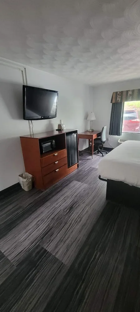 غرفة أساسية مفردة بسرير كينج، The Royal Inn & Suites 3/5
