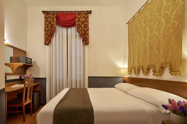 غرفة كلاسيكية بسرير مزدوج، UNAHOTELS Ala Venezia 2/5