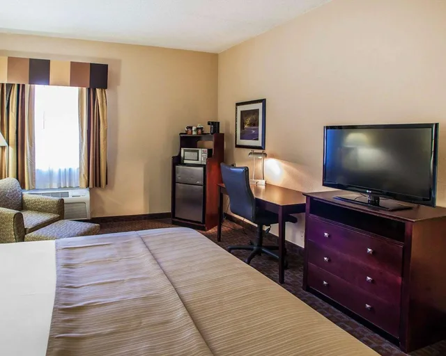 غرفة بسرير كينج لذوي الإعاقة، Quality Inn & Suites Peoria 2/2