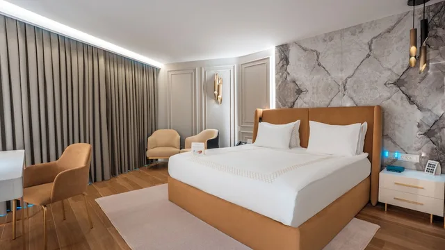 غرفة ديلوكس بسرير كوين بإطلالة على البحر بشرفة، Qlusive Hotel 3/5