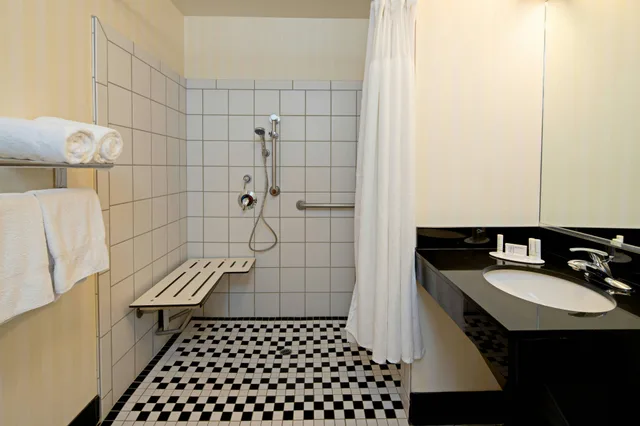 غرفة، Fairfield Inn Suites Los Angeles West Covina 2/4
