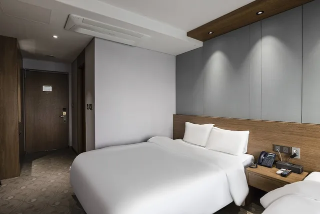 غرفة ديلوكس بسرير مزدوج وسرير فردي بإطلالة على البحر، Western Grace Hotel 7/10
