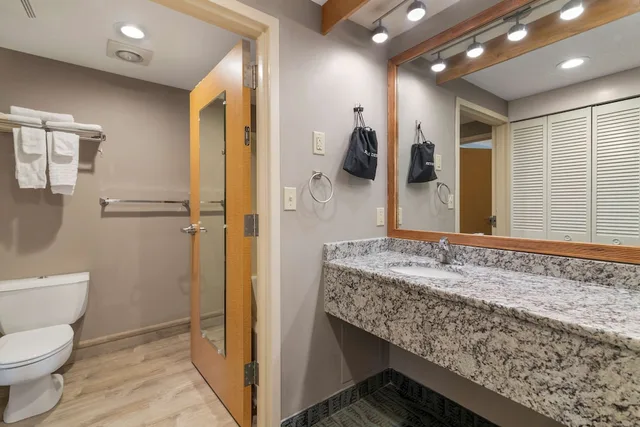 غرفة قياسية بسرير كينج بحوض جاكوزي، Best Western Plus Executive Court Inn & Conference Center 4/4