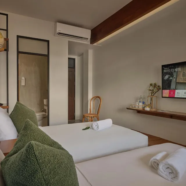 غرفة بسريرين منفصلين بإطلالة على المدينة، The Motifs Eco Hotel 3/3