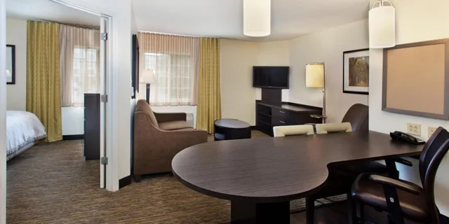 غرفة بسرير كوين لذوي الإعاقة، Candlewood Suites East Syracuse - Carrier Circle 2/3