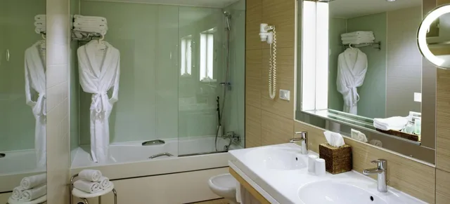 غرفة ديلوكس بسريرين منفصلين، SHERATON BERLIN GRAND HOTEL ESPLANADE 4/6